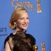Cate Blanchett avec son globe lors de la 71e cérémonie des Golden Globe Awards à Beverly Hills le 12 janvier 2014.