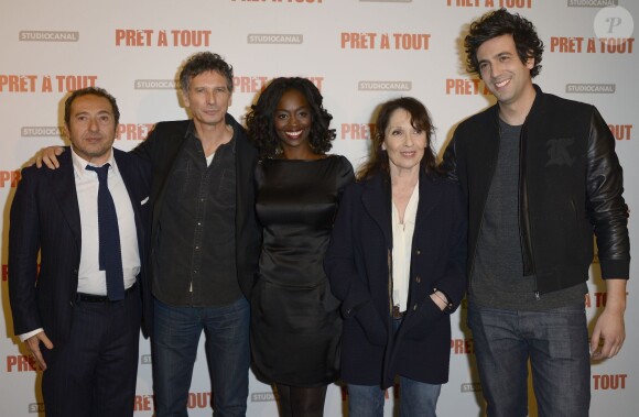 Patrick Timsit, Nicolas Cuche, Aïssa Maïga, Chantal Lauby et Max Boublil lors de la première du Prêt à tout à Paris le 13 janvier 2014.