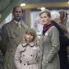 Lady Louise Windsor, 10 ans, avec ses parents le prince Edward et la comtesse Sophie de Wessex le 21 décembre 2013 à Ascot.