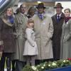 Lady Louise Windsor, 10 ans, avec ses parents le prince Edward et la comtesse Sophie de Wessex le 21 décembre 2013 à Ascot.