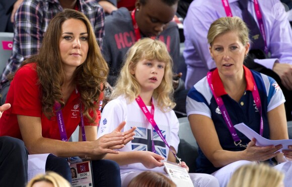 Lady Louise Windsor avec Kate Middleton et la comtesse Sophie de Wessex le 30 août 2012 lors des Jeux paralympiques de Londres