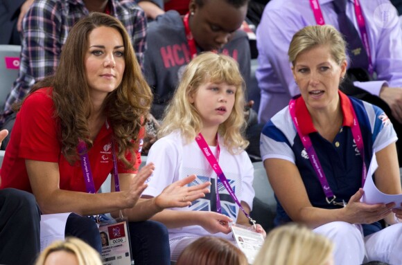 Lady Louise Windsor avec Kate Middleton et la comtesse Sophie de Wessex le 30 août 2012 lors des Jeux paralympiques de Londres