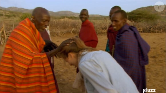 Les premières images de Mélissa Theuriau dans Rendez-vous en terre inconnue, présentée par Frédéric Lopez, le 21 janvier 2014 sur France 2