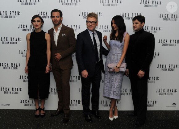 Keira Knightley, Chris Pine, Kenneth Branagh, Gemma Chan et Lenn Kudrjamizki lors de la première du film The Ryan Initiative à Londres le 20 janvier 2014.