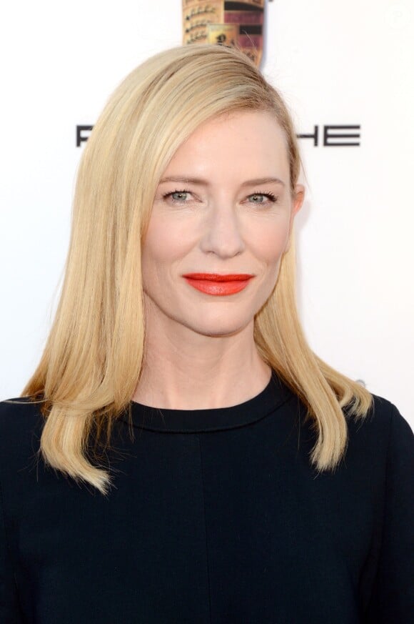 Cate Blanchett assiste à la 19e édition des Critics' Choice Movie Awards au Barker Hangar à Santa Monica. Le 16 janvier 2014.