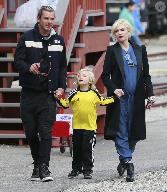 Gwen Stefani, enceinte, avec son mari Gavin Rossdale et leurs enfants, vont déjeuner à Los Angeles, le 23 novembre 2013.
