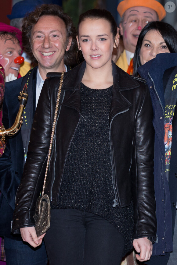 Pauline Ducruet, suivie de Stéphane Bern, arrivant au chapiteau de Fontvieille le 19 janvier 2014 pour une représentation du 38e Festival International du Cirque de Monte-Carlo.