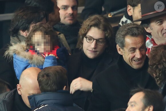 Nicolas Sarkozy, son fils Jean Sarkozy et son petit-fils Solal au Parc des Princes pour le match PSG/Nantes, le 19 janvier 2014.