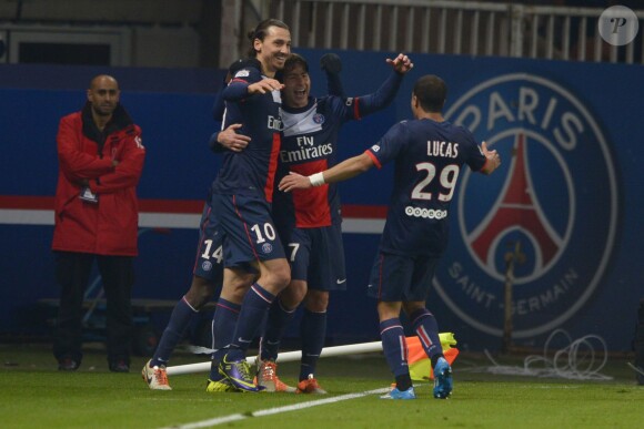 Zlatan Ibrahimovic et ses équipiers lors du match entre le Paris SG et Nantes au Parc des Princes le 19 janvier 2014 à Paris