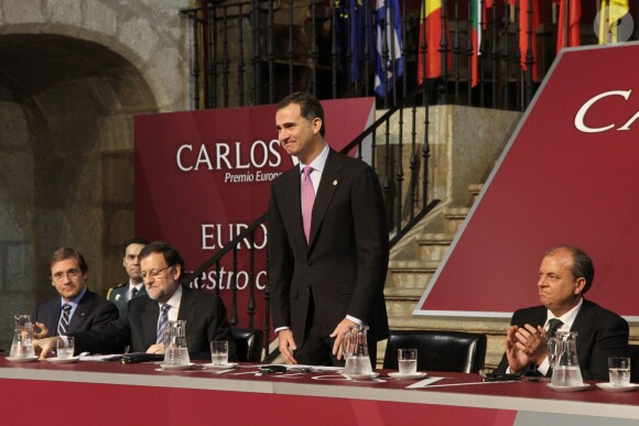 Le prince Felipe d'Espagne remettait le 16 janvier 2014 le Prix Europeo Carlos V à José Manuel Barroso, au monastère de Yuste.