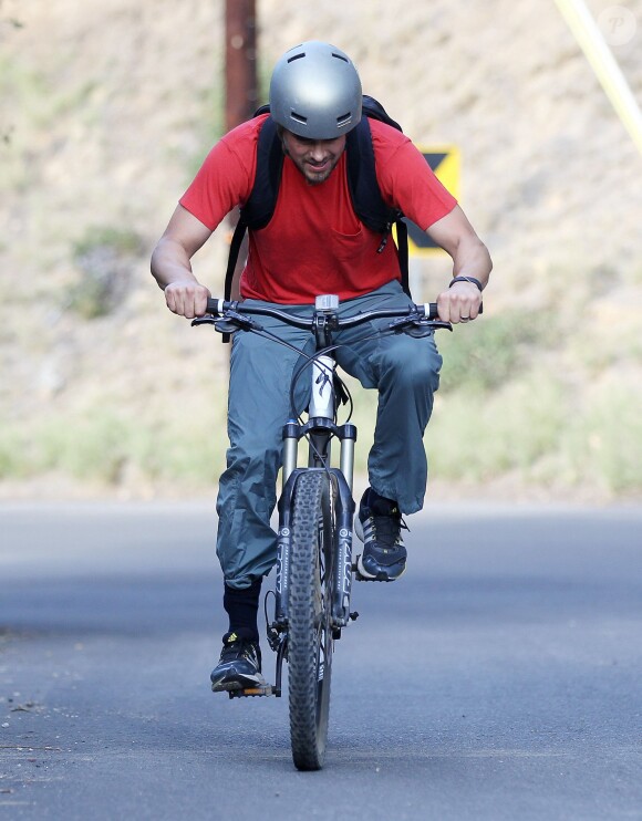 L'acteur Josh Duhamel fait du vélo à Santa Monica, le 18 janvier 2014.
