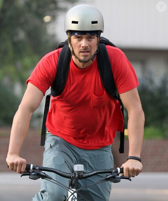 L'acteur Josh Duhamel fait du vélo à Santa Monica, le 18 janvier 2014.