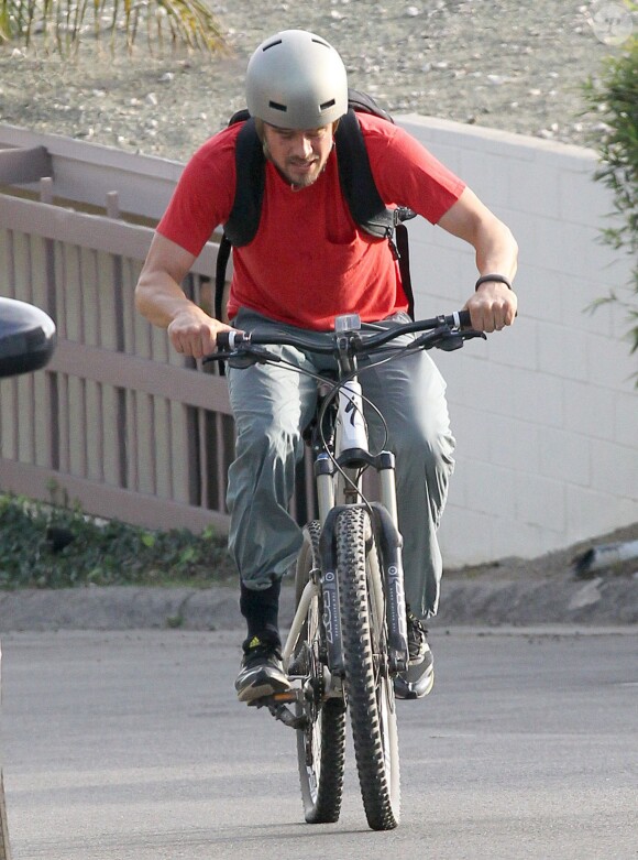 L'acteur Josh Duhamel fait du vélo à Santa Monica, le 18 janvier 2014.