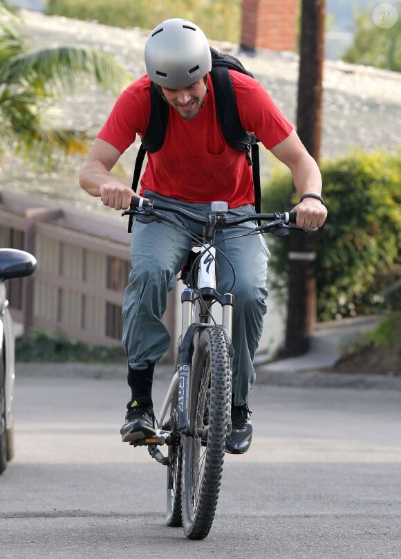 L'acteur Josh Duhamel fait du vélo à Santa Monica, le 18 janvier 2014.