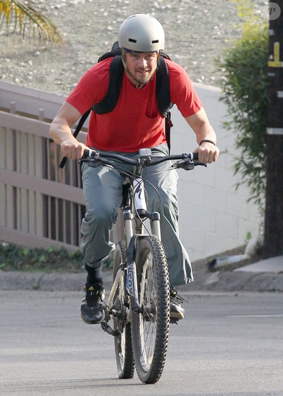 L'acteur Josh Duhamel fait du vélo à Santa Monica, le 18 janvier 2014.
