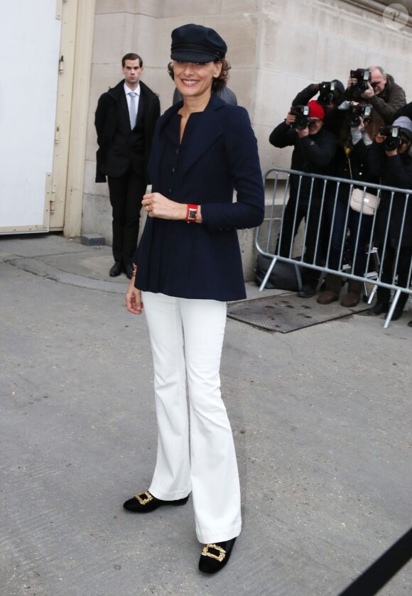 Inès de la Fressange arrive au Grand Palais pour assister au défilé Chanel haute couture printemps-été 2014. Paris, le 21 janvier 2014.