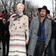 Tilda Swinton et le créateur Haider Ackermann arrivent au Grand Palais pour assister au défilé Chanel haute couture printemps-été 2014. Paris, le 21 janvier 2014.
