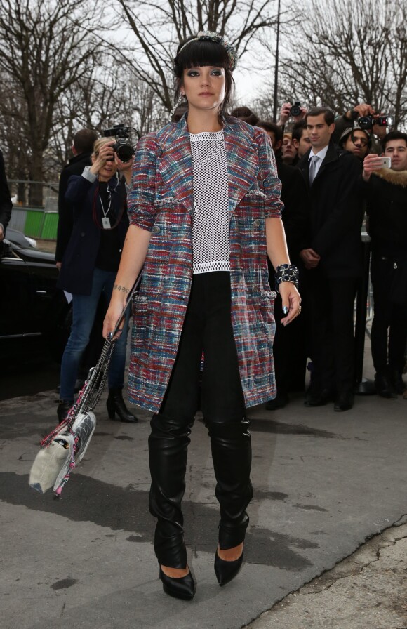 Lily Allen arrive au Grand Palais pour assister au défilé Chanel haute couture printemps-été 2014. Paris, le 21 janvier 2014.