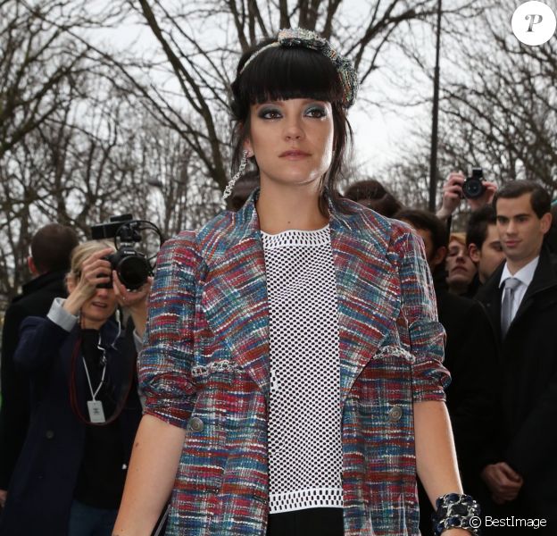 Lily Allen arrive au Grand Palais pour assister au défilé Chanel haute couture printemps-été 2014. Paris, le 21 janvier 2014.
