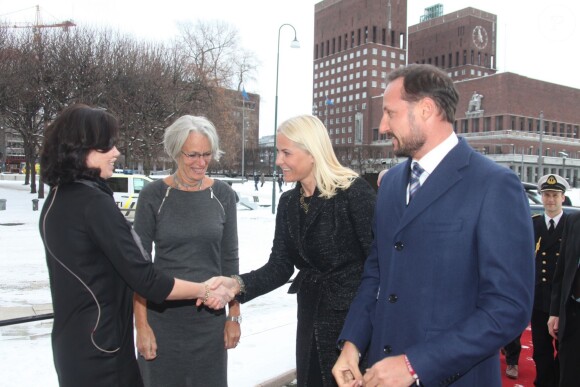 Le prince Haakon et la princesse Mette-Marit de Norvège étaient présents le 20 janvier 2014 pour la remise du prix Modèle de l'année 2013 à Musa Anderssen, au Centre Nobel de la Paix à Oslo.