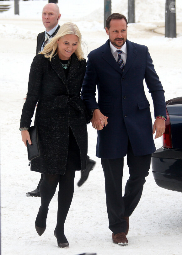 Le prince Haakon et la princesse Mette-Marit de Norvège assistaient le 20 janvier 2014 à la remise du prix Modèle de l'année 2013 à Musa Anderssen, au Centre Nobel de la Paix à Oslo.