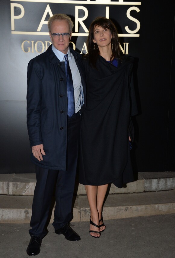 Les acteurs amoureux Sophie Marceau et Christophe Lambert lors des arrivées au défilé haute couture printemps/été Giorgio Armani au Palais de Tokyo à Paris le 21 janvier 2014