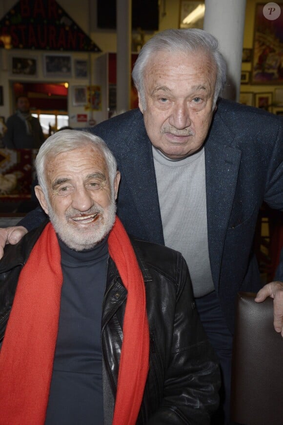 Exclusif - - Jean-Paul Belmondo déjeune avec Marcel Campion à La chope des puces de Saint-Ouen, le 19 janvier 2014.
