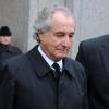 Bernard Madoff quitte la Cour de Justice de New York le 10 mars 2009.
