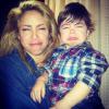 Shakira imite son petit Milan, 11 mois, apparemment ronchon au lendemain de Noël.