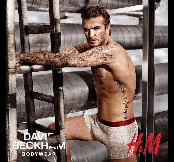 David Beckham, musclé, tatoué et en sous-vêtements pour la nouvelle campagne de David Beckham Bodywear pour H&M.