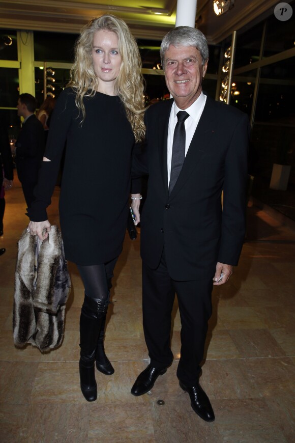 Tina Lignell et Yves Carcelle, vice-président de la fondation d'entreprise Louis Vuitton, assistent au Dîner de la mode contre le sida, au pavillon d'Armenonville. Paris, le 23 janvier 2014.