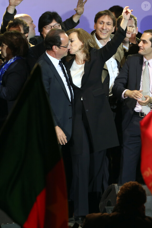 François Hollande et Valérie Trierweiler place de la Bastille le 6 mai 2012 au soir de la présidentielle