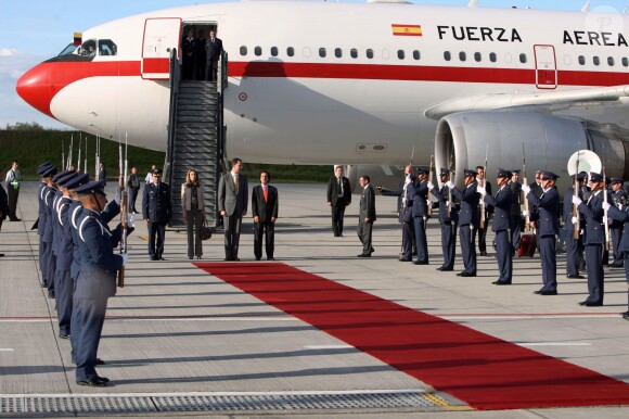 Felipe et Letizia d'Espagne à leur arrivée à Bogota pour une visite officielle en Colombie le 26 mai 2009
