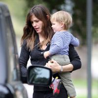 Jennifer Garner : Son fils Samuel s'éclate au parc avec sa maman poule