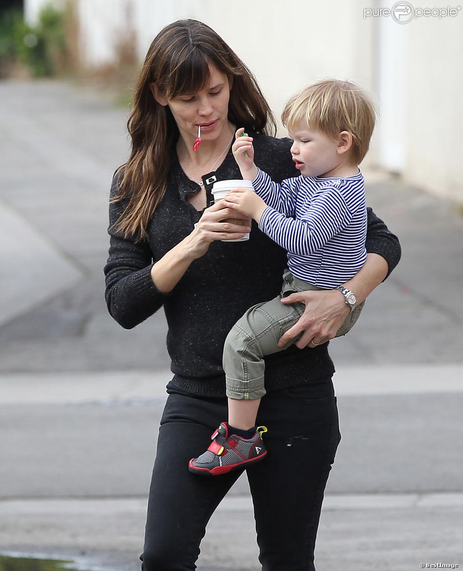 Jennifer Garner et son fils Samuel complices à Los Angeles, le 24 Janvier 2014.
