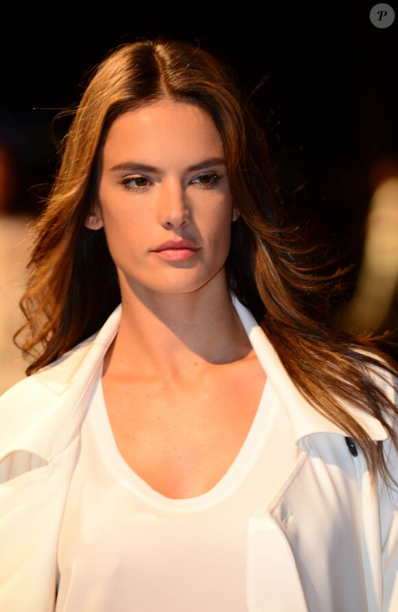 Alessandra Ambrosio défile pour Mango et sa présentation automne-hiver 2014 à Barcelone. Le 27 janvier 2014.