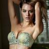 Camille Rowe pose pour Victoria's Secret.