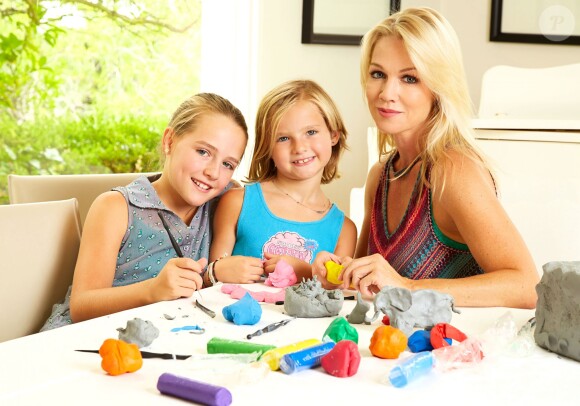 Jennie Garth avec ses deux filles Lola et Fiona Facinelli à Los Angeles, le 21 juillet 2013.