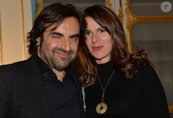 André Manoukian fait chevalier des Arts et Lettres par Aurélie Filippetti au ministère de la culture à Paris, le 29 janvier 2014.