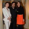 André Manoukian et Jeanne Cherhal reçoivent les Insignes de l'ordre des Arts et des Lettres des mains de la ministre de la Culture Aurélie Filippetti à Paris, le 29 janvier 2014.