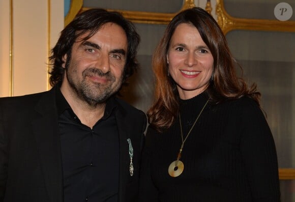 André Manoukian fait chevalier des Arts et Lettres par Aurélie Filippetti au ministère de la culture à Paris, le 29 janvier 2014.