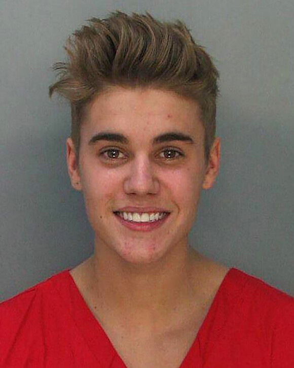 Le mugshot de Justin Bieber, arrêté le 22 janvier 2014 arrêté pour conduite dangereuse en état d'ivresse dans les rues de Miami.