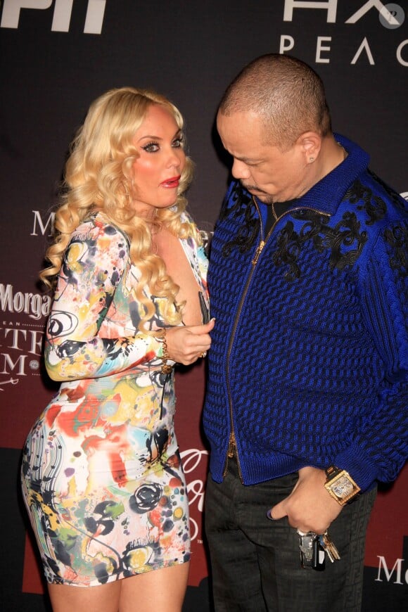 Coco, dans l'embarras à cause de sa robe, et son mari Ice-T, assistent à la soirée pré-Super Bowl organisé par ESPN au Pier 36. New York, le 31 janvier 2014.