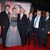 Liam Hemsworth, Jennifer Lawrence, Donald Sutherland, Josh Hutcherson et Philip Seymour Hoffman lors de l'avant-première du film Hunger Games : L'Embrasement, à Los Angeles le 18 novembre 2013