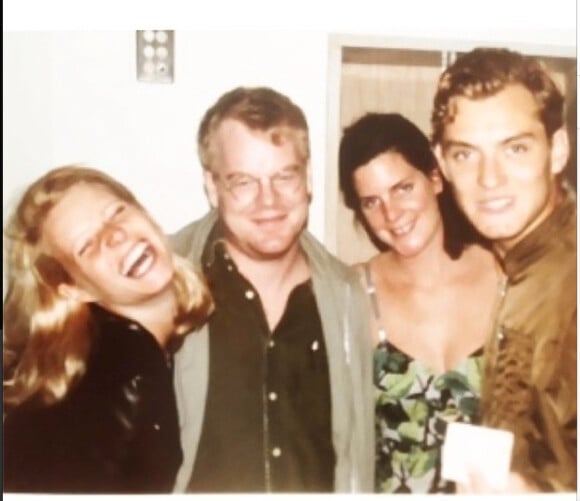 Gwyneth Paltrow a posté une photo lors des coulisses du tournage du Talentueux Mr. Ripley, avec Jude Law et Philip Seymour Hoffman en 1998. En légende : Ischia 1998, post-dîner, post-tournage...Philip était un vrai génie. #philipseymourhoffman