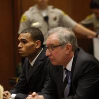 Chris Brown échappe de peu à la prison et retourne en centre de désintox