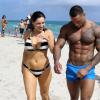 Kelly Brook et son petit ami David McIntosh profitent d'une journée ensoleillée sur une plage de Miami. Le 3 février 2014.