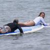 LeAnn Rimes et son mari Eddie Cibrian font du surf à Hawaï, le 3 février 2014.