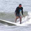LeAnn Rimes et son mari Eddie Cibrian font du surf à Hawaï, le 3 février 2014.