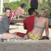 LeAnn Rimes et son mari Eddie Cibrian tournent leur télé-réalité sur la plage à Hawaï, le 2 février 2014.